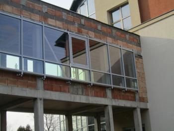 Alumīnija un stikla balkonu sistēma Rīgā